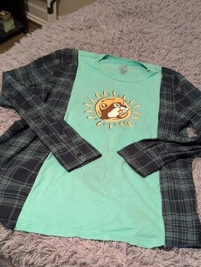 Buc-ee's Custom Mashup With A Plaid Green And Blue Flannel Size Large.